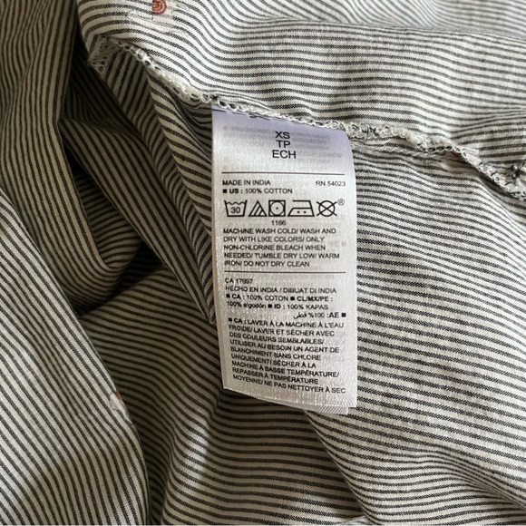 Llama print button down - Picture 9 of 9